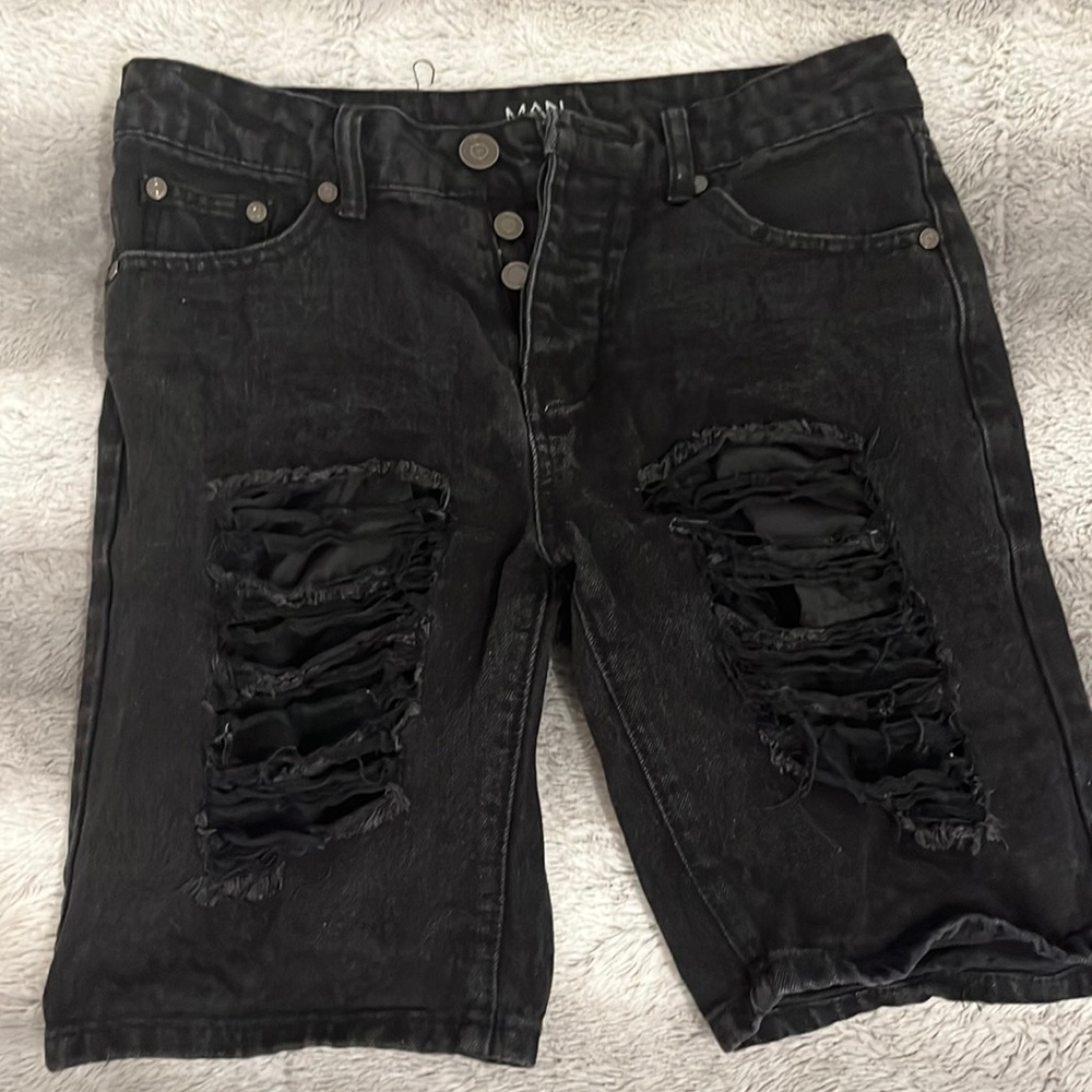 Mens BOOHOO Man like New! WORN ONCE BLACK RIPPED SKINNY FIT SHORTS SIZE 28